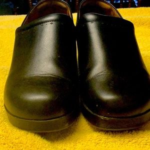 Womens black clogs size 7.5 wide only worn a couple of times. Like New condition